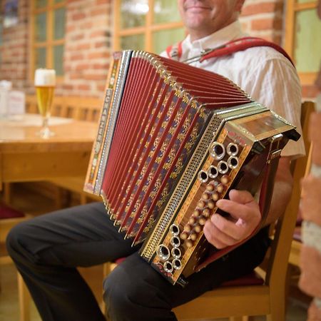 Gasthaus Paulus Hotel Нойщат ан дер Донау Екстериор снимка